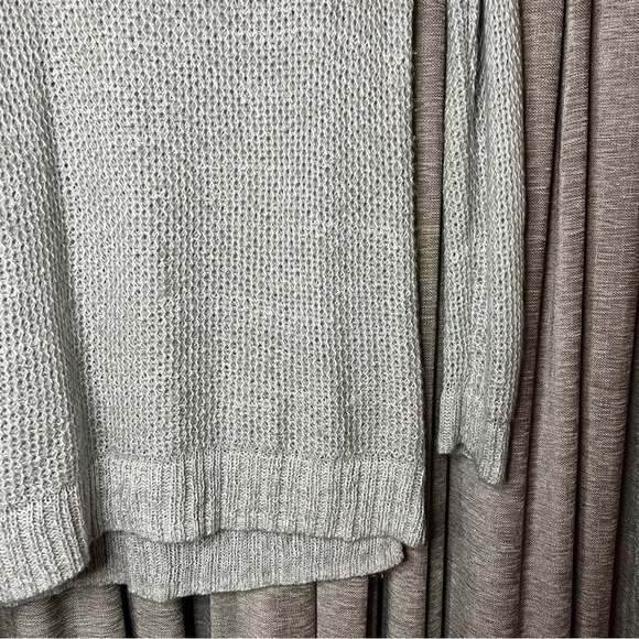 SO Grey Open Knit Crew Neck Sweater Size Small - Picture 4 of 16
